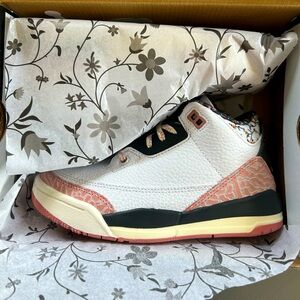 Jordan 3 Retro Vintage Floral
1y - Brand New In Box
Never Worn